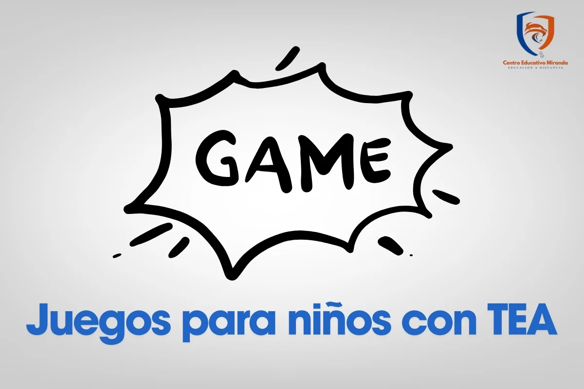 Niño interactuando con arena kinética y herramientas táctiles de juego en una bandeja sensorial