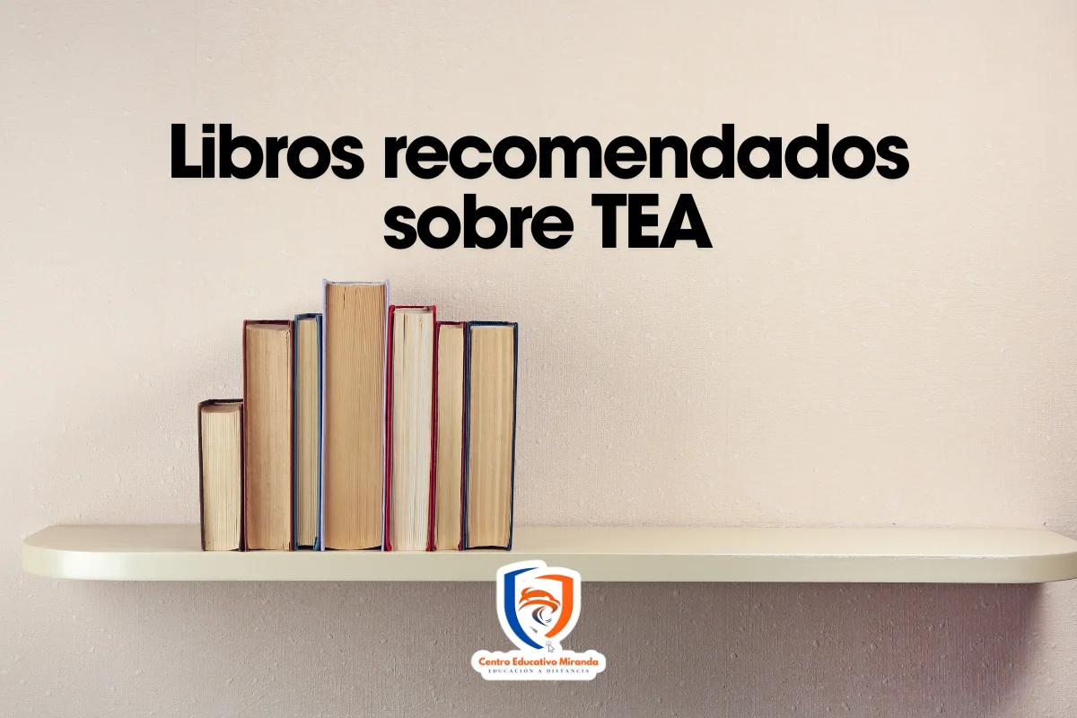 Madre leyendo un libro sobre educación respetuosa y neurodiversidad en una sala con luz natural